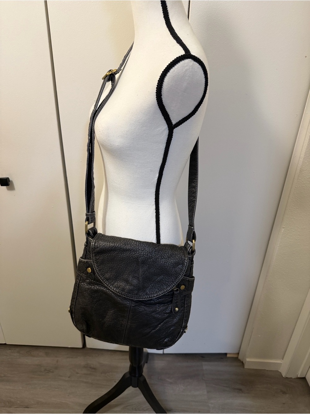 Women's Black Leather Look Shoulder Bag - Classic Crossbody Style